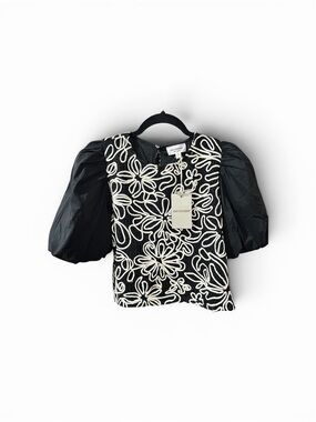 eesome Black Top with White Floral Piping & Puff Sleeves